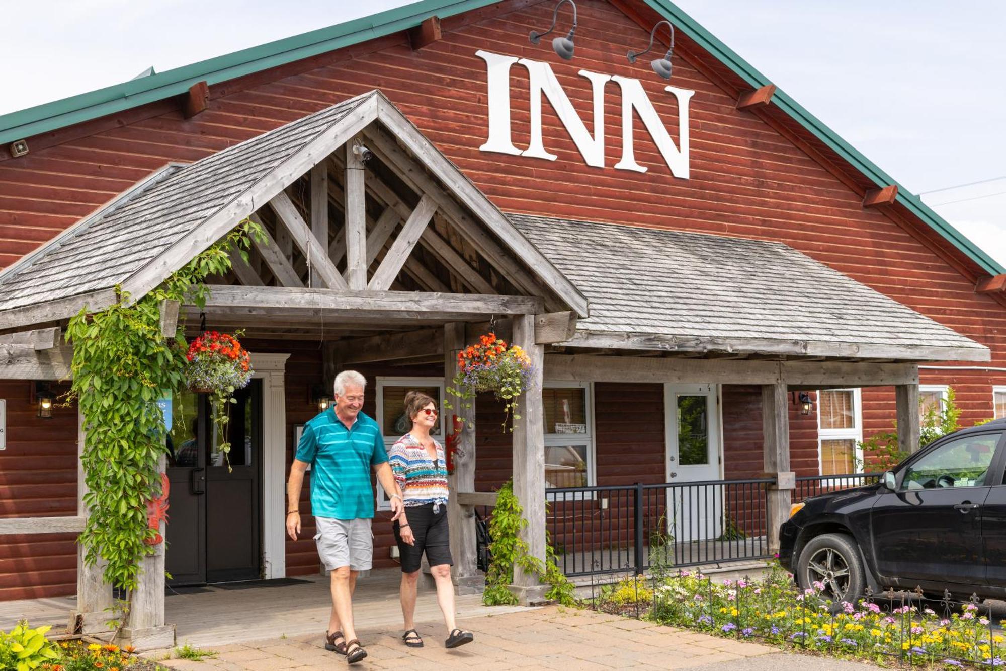 Bras D'Or Lakes Inn Сейнт-Питерс Экстерьер фото